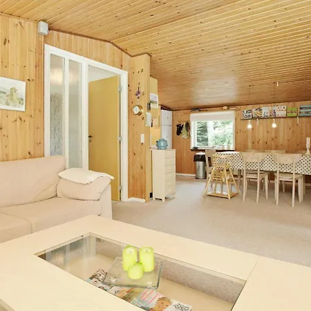 Three-bedroom Holiday In 29 * Oksbøl