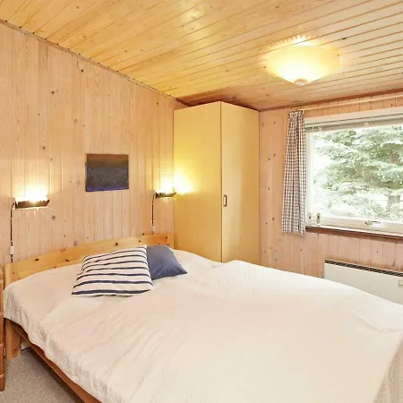Three-bedroom Holiday In 29 * Oksbøl